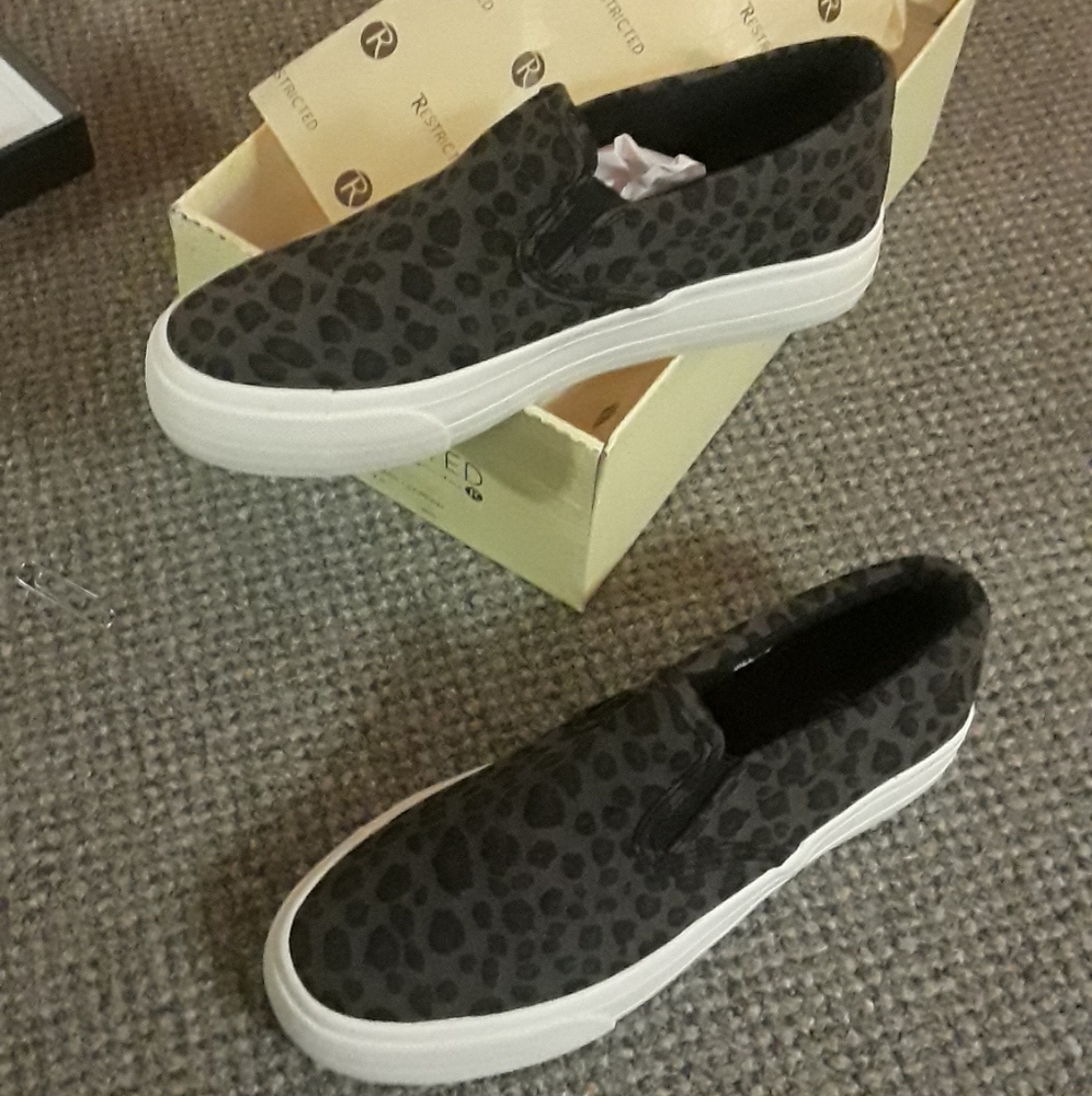 Restricted Vona slip on sneakers - size 7.5